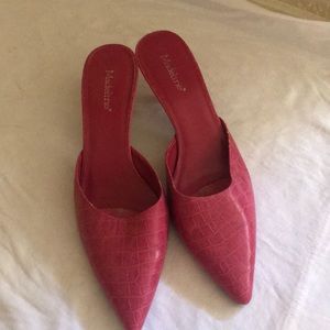 Low pink heels (textured)
